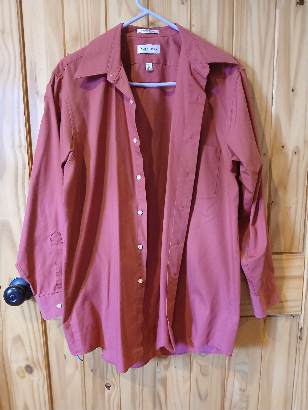 Van Heusen Men's Long-Sleeve Button-Up Shirt in Rose Size 32/33
